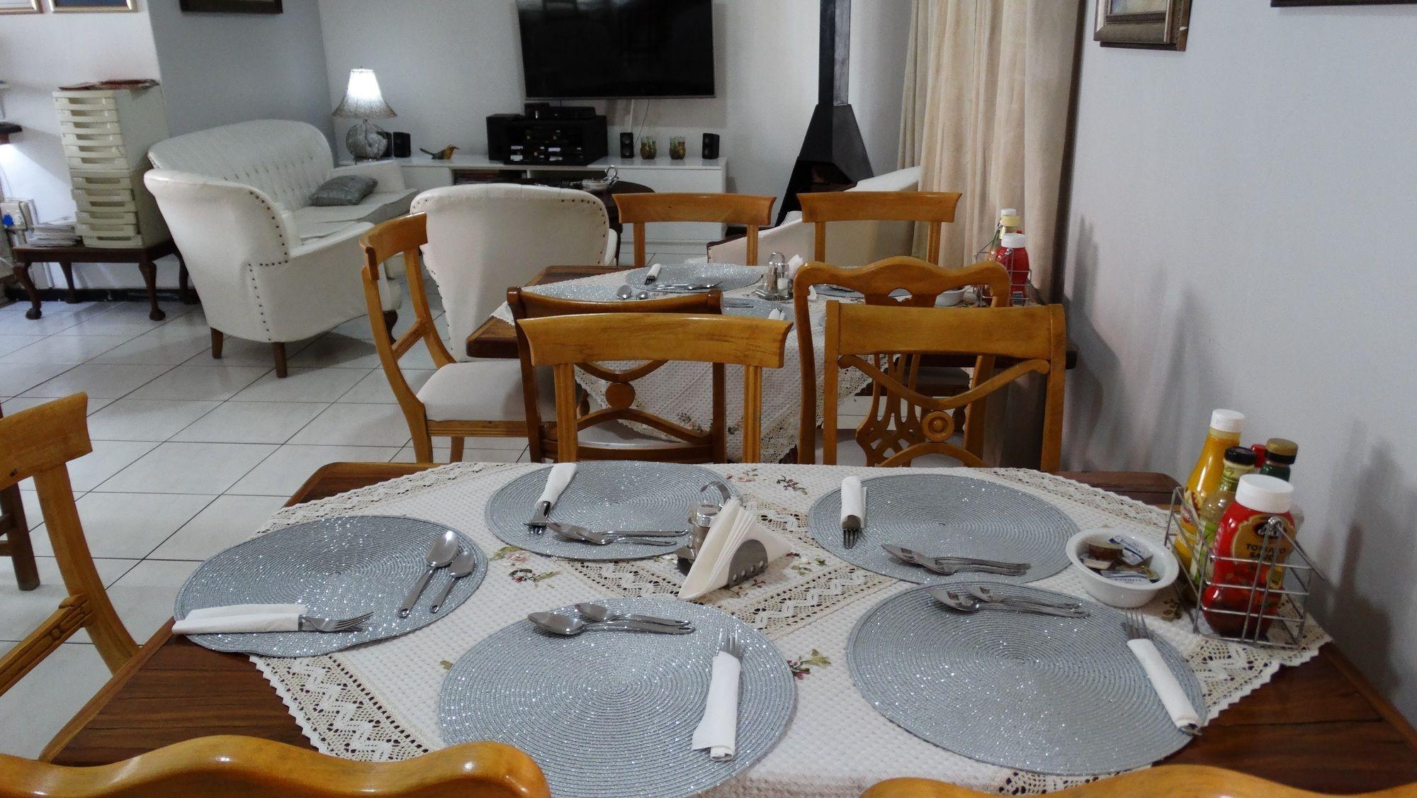 Sleepers Villa Guesthouse Polokwane Luaran gambar